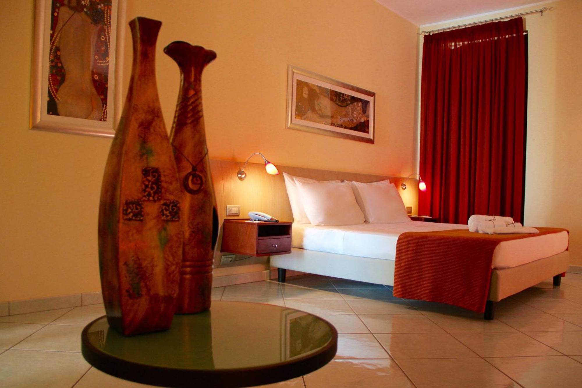 Meridian Hotel Гуардия-Пьемонтезе Экстерьер фото